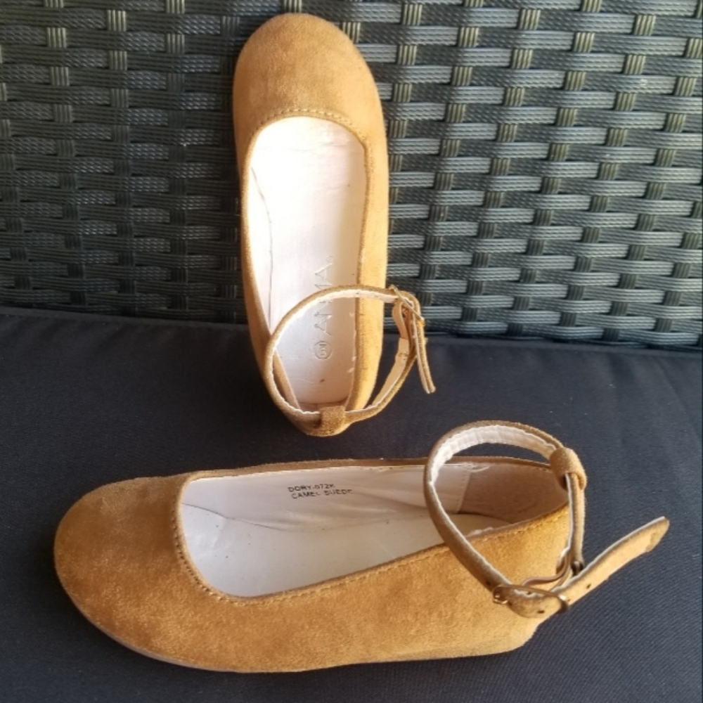 ANNA BROWN Suede Ballet Flats W/ Ankle Strap (Girls 9) Dress Shoes